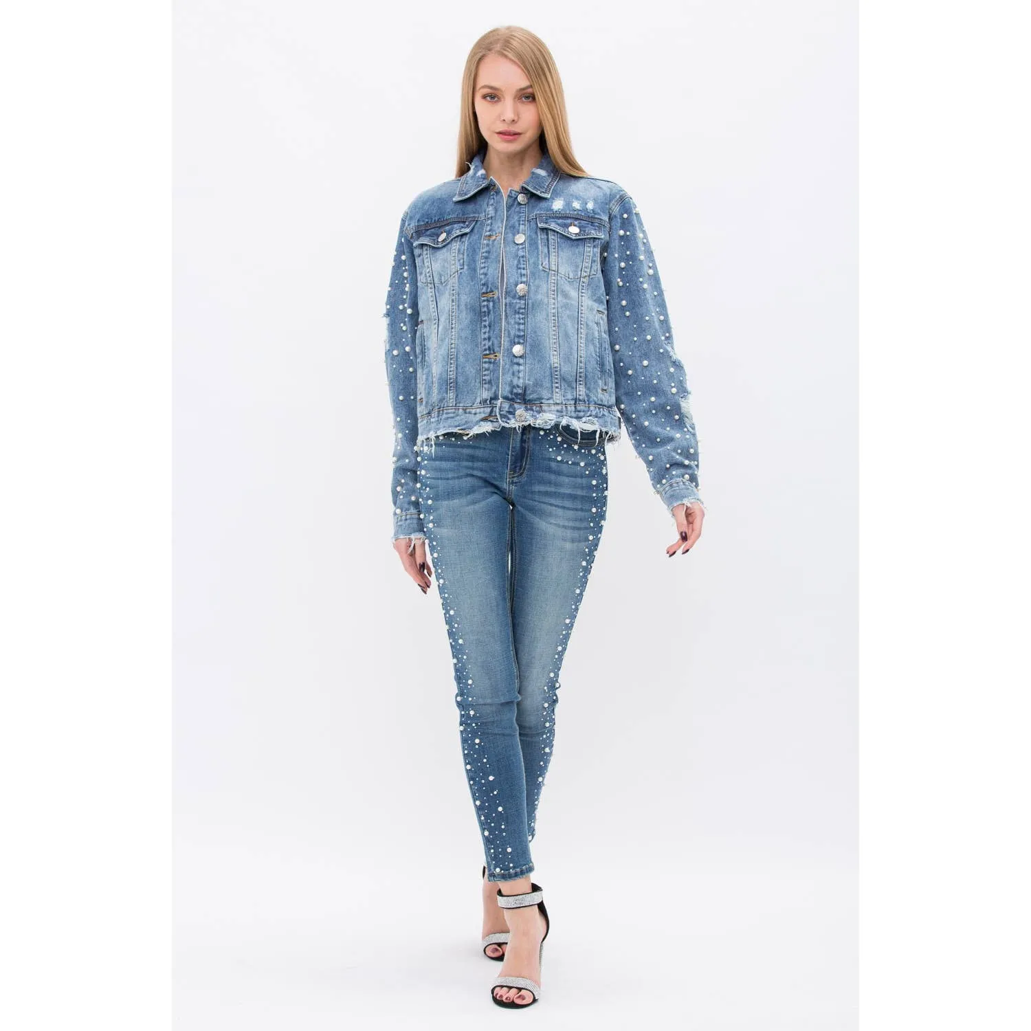 PEARL EMBELLISHED SLEEVE FRAYED DENIM JACKET: DENIM / L